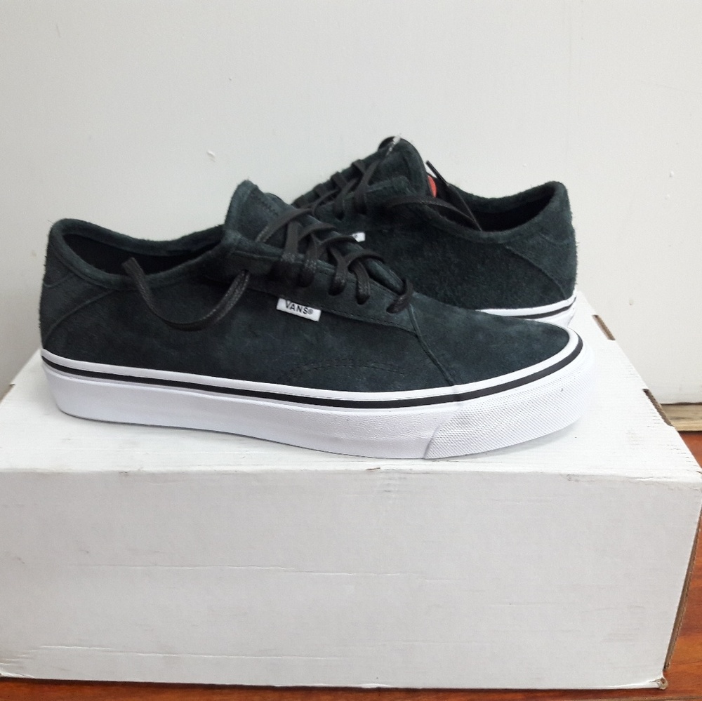 vans - Picture 1 of 3